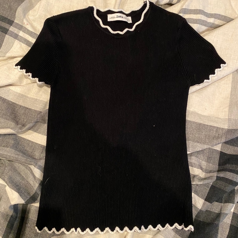 Black tee